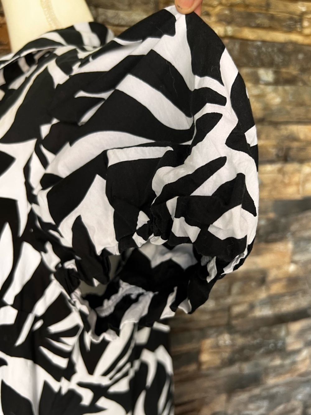 MSK Black & White Abstract Buttoned dress - Picture 8 of 13